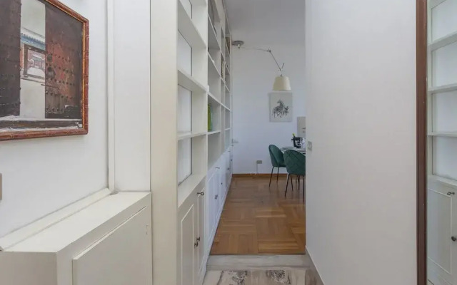 Skyline view Biancamano 1 bdr with balcony by Rentopolis