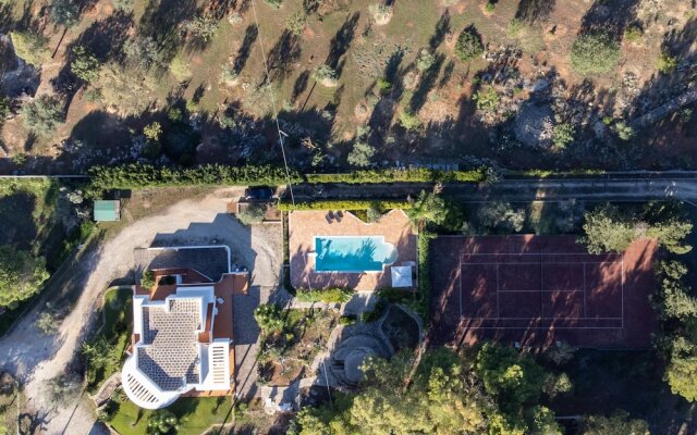 Villa Menhir piscina e campo da tennis