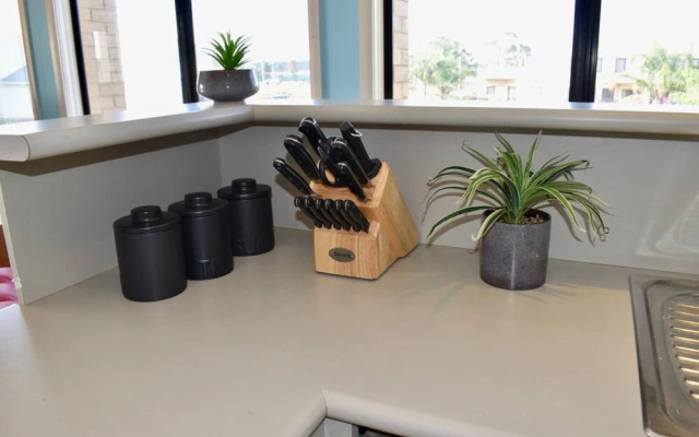 3 Bedroom Getaway in Trendy Thornbury