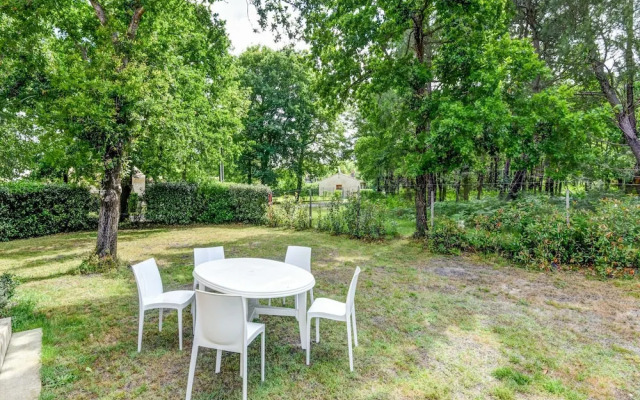 Serene Chalet in Hourtin Near Lake