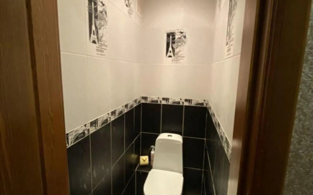 Желтый Нарцисс на улице Челюскинцев