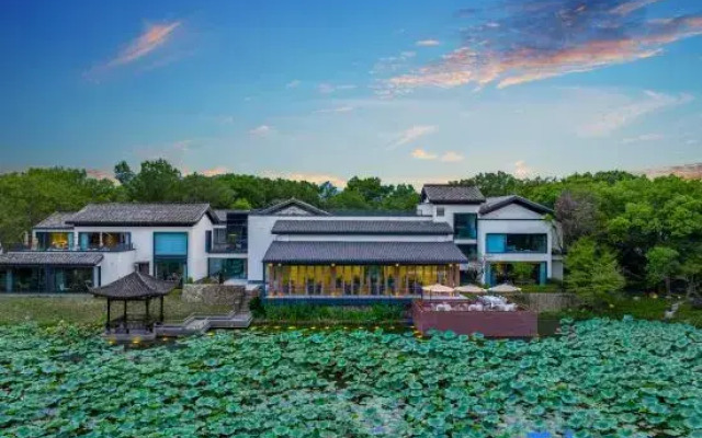 Weihan Resort At Xixi Wetland
