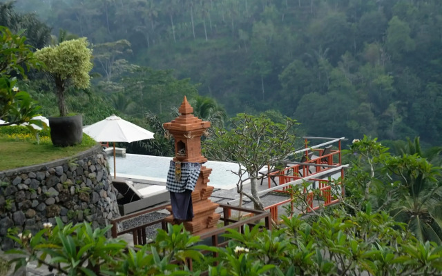Suarapura Resort & Spa