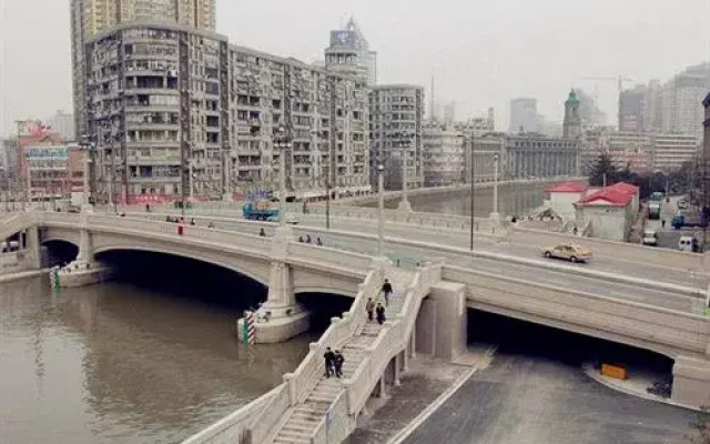 Shanghai Lakeside Holiday Inn