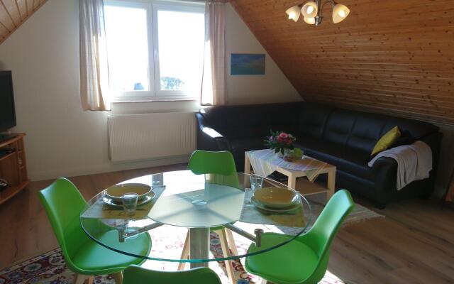 Spacious Flat in Wilhelmshof near Lake