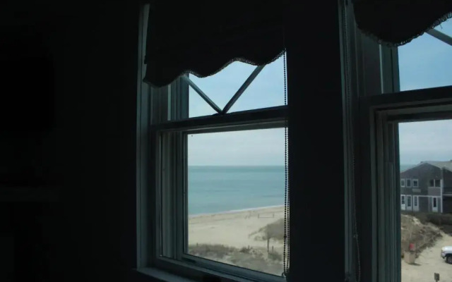 By the Sea Guests Bed & Breakfast & Suites