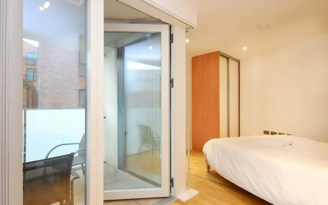 Bright Godfrey Place Nest - HEN21
