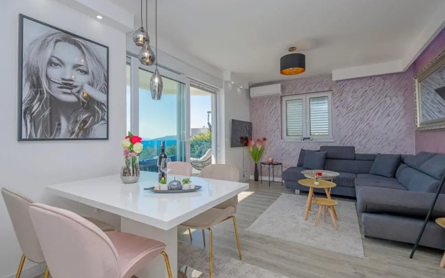 Amazing Apartment in Makarska With 2 Bedrooms and Wifi
