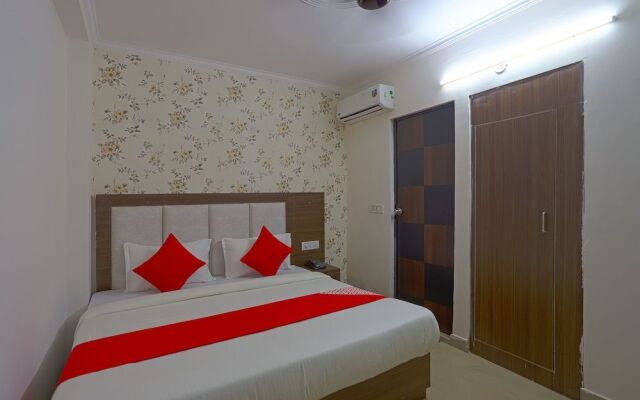 OYO 60786 Hotel Bluestar