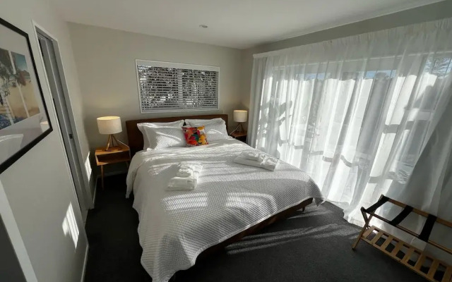 Waiake Beach Apartments