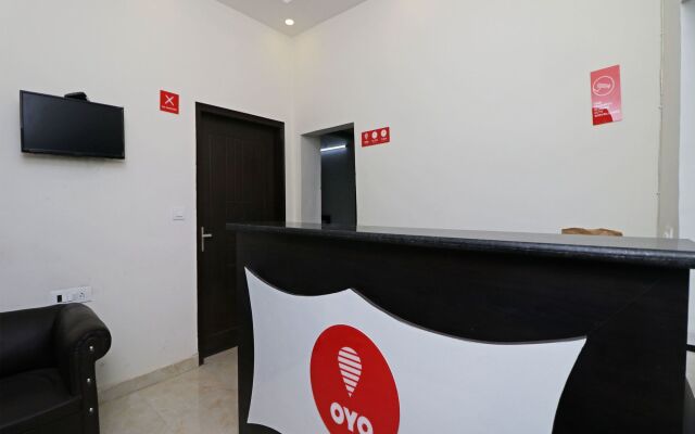 OYO 12738 Hotel Diamond