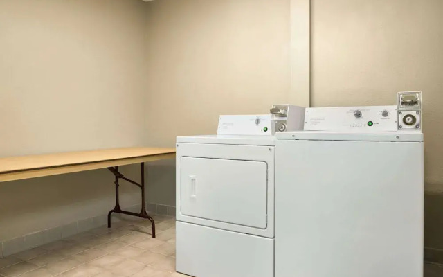 Econo Lodge Blackwell I 35