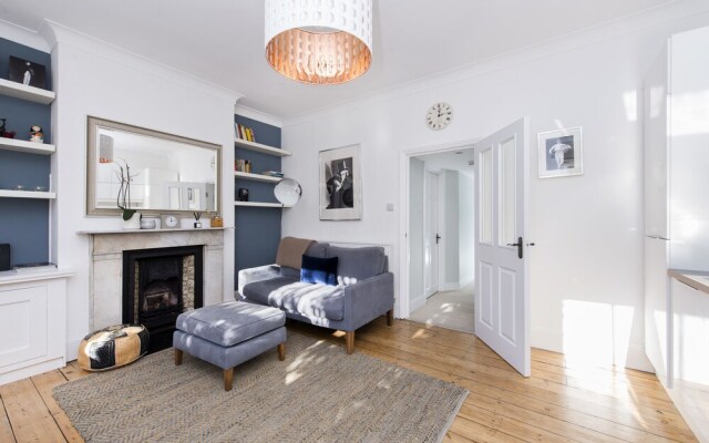 Stunning 2BR Victorian Flat In Vauxhall