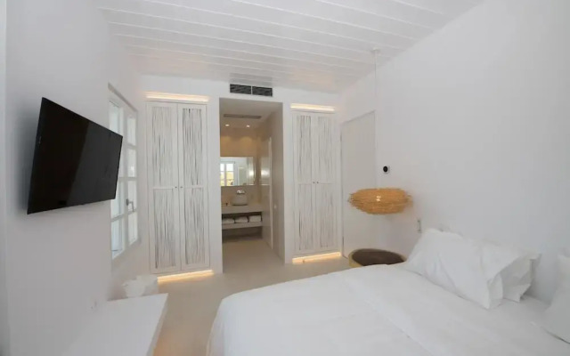 Ammonite Mykonos Private Suites