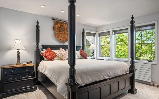 Blackhawk 2817 4 Bedroom Townhouse by RedAwning