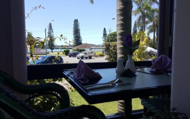 South Pacific Palms Motor Inn
