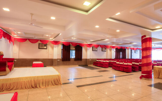 Treebo Shivam Inn Near Singapore Mall