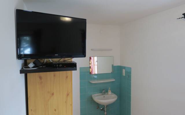 SnowBunnys BackPackers Hostel