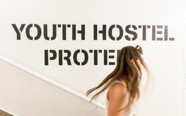 Youth Hostel Proteus Postojna