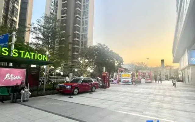 Yingyi Light Luxury Apartment (Gongbei Port Fuhuali Store)