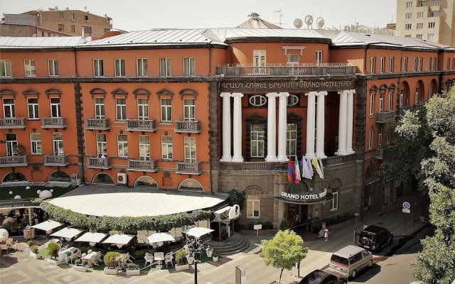 Отель Grand Hotel Yerevan