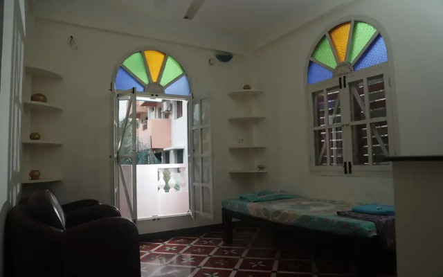 Holi-Wood Guesthouse