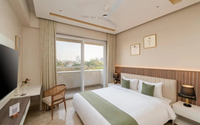 Foxtrail, Sector 42 - AM Hotel Kollection