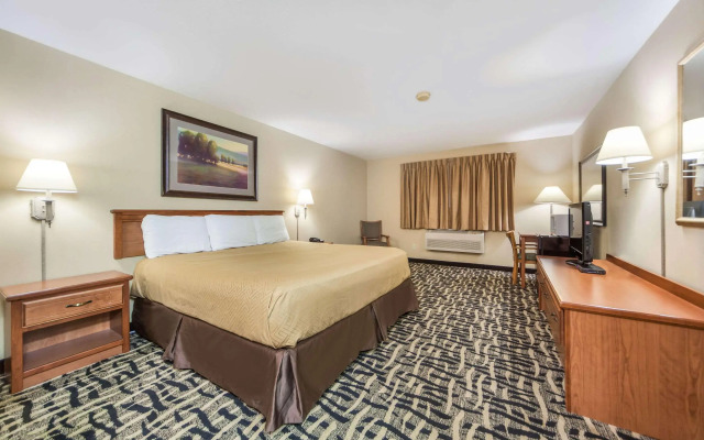 Super 8 by Wyndham Cozad