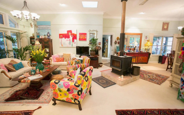Noosa Valley Manor B&B Retreat