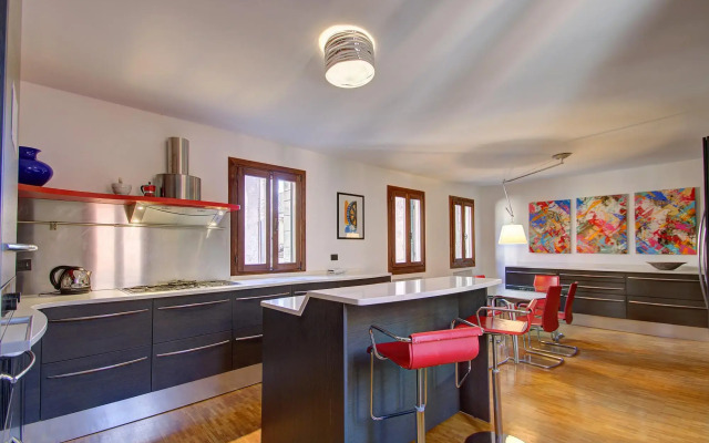 Sunny Canalview 4Pax, Wifi, Aircond