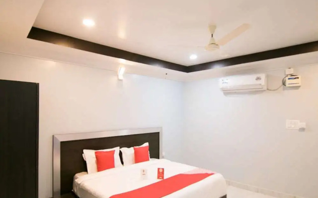OYO 10811 Sri Sairam Residency