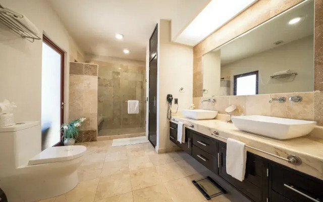 Beachfront Ocean View Penthouse Surf 408