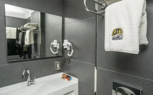216 Eagle Palace Suite
