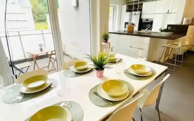 Large 3bedrooms with Terrace and Parking