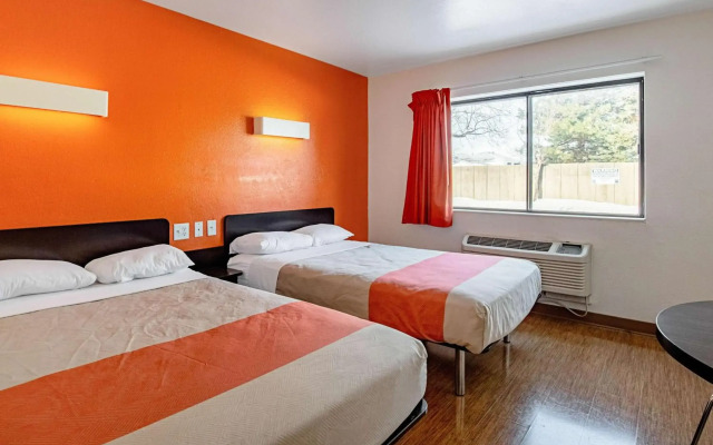 Motel 6 Palatine, IL - Chicago Northwest