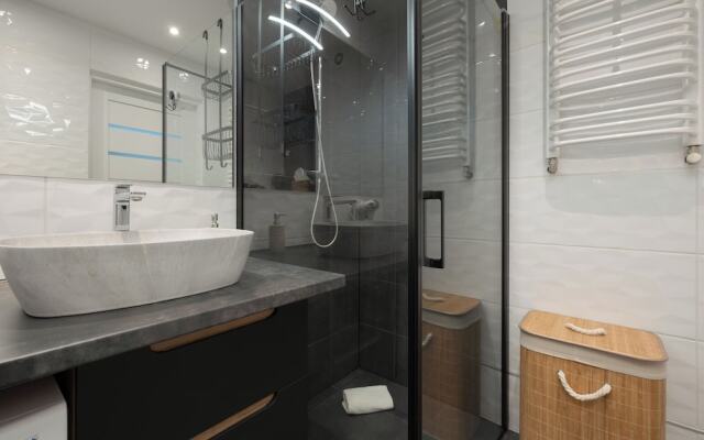 Kapitański Mostek by Renters