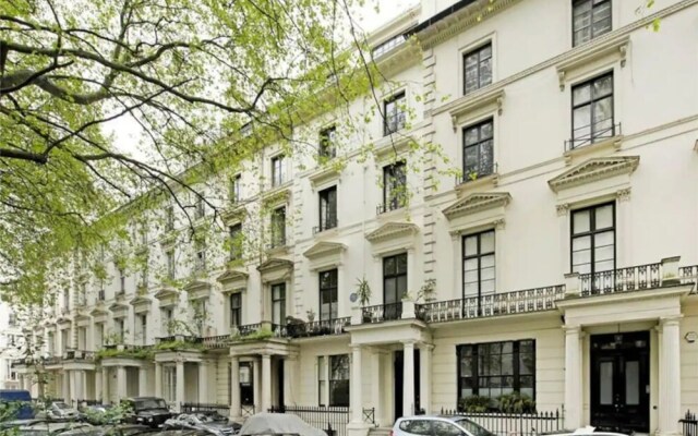 Modern Flat in the Heart of West London