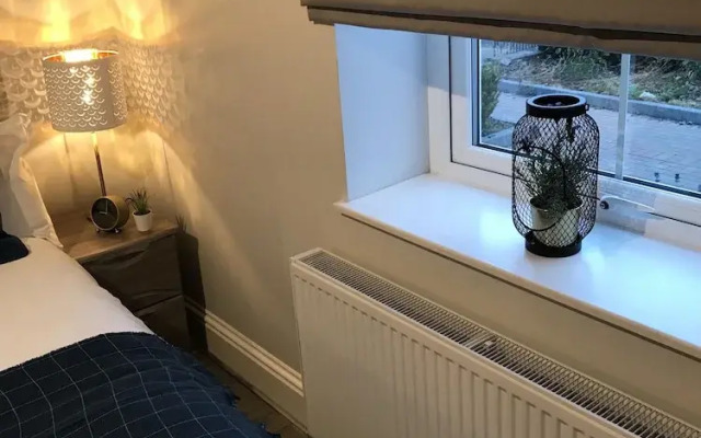 Flat 1 Helena House, 1-bed, Sleeps 2, Garden
