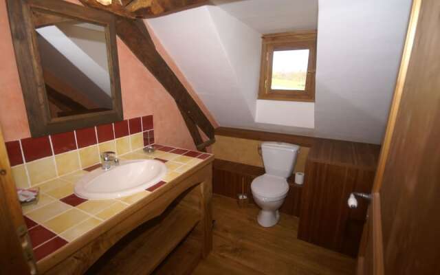 Spacious Holiday Home in Alvignac with Swimming Pool