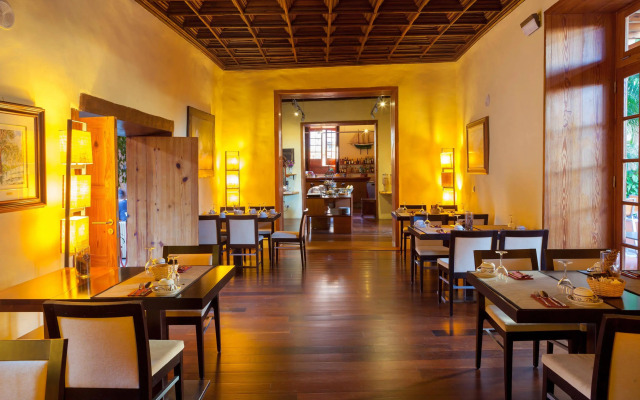 Hotel LIVVO La Quinta Roja
