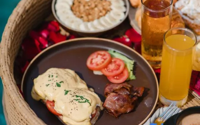 6 mins to La Brisa, Dream Stay Canggu No. 2 – Meal – Canggu