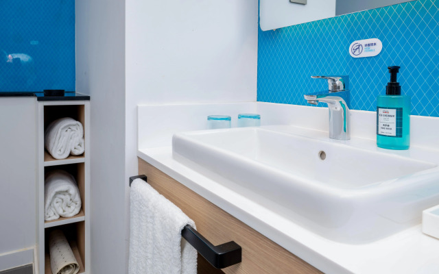 Holiday Inn Express Shanghai Pudong Airport