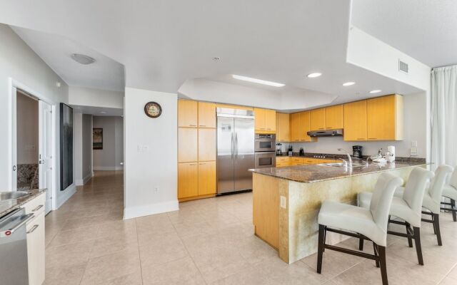 Crb0615 4 Bedroom Condo