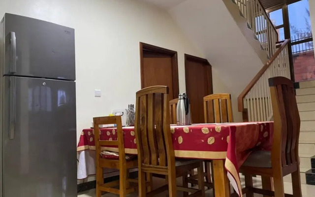 Room-nshuti Spacious Quiet Rm For Short