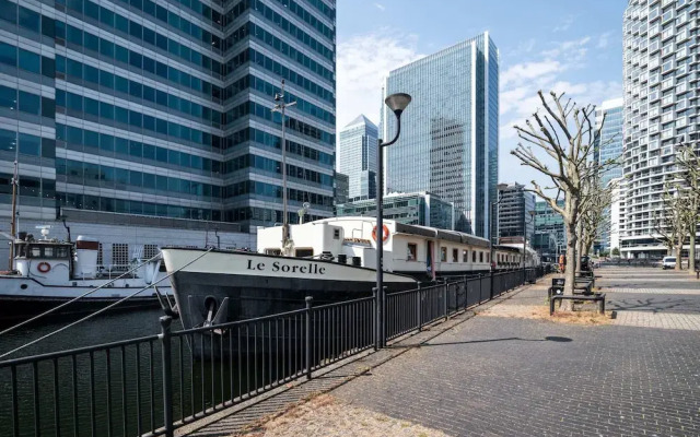Luxury Canary Wharf House Boat