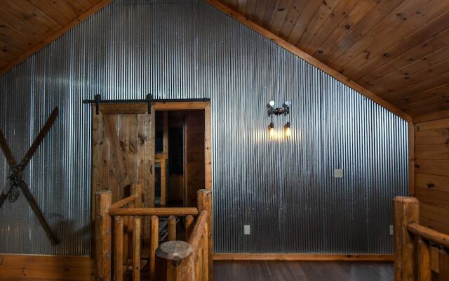 LakeStar Chalet 5 Bedroom House