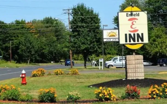 Enfirld Inn and Suites Bradley Airport