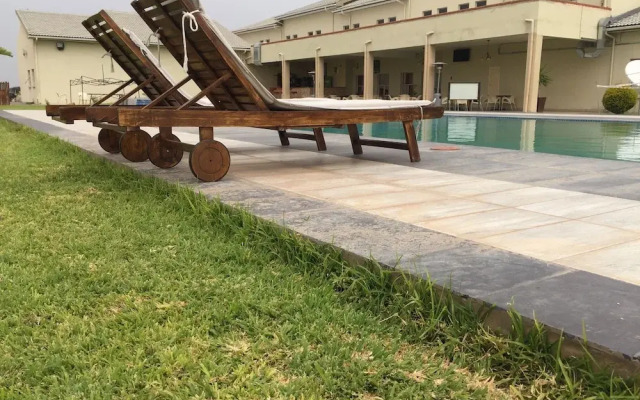 Thakadu Hotel, Casino & Conference Centre