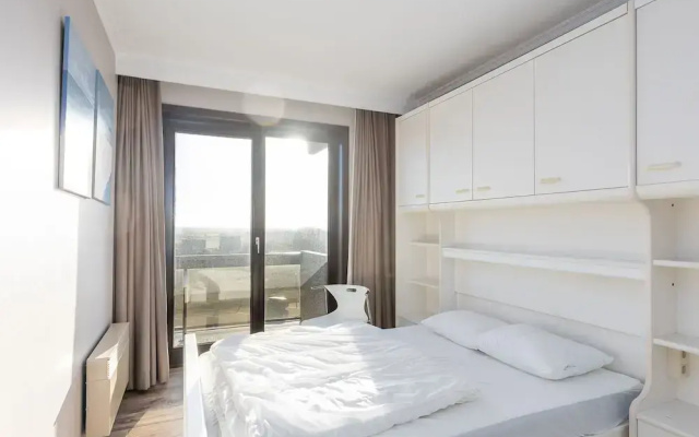 Corner Apartment With Frontal sea View