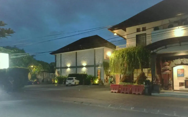 Catur Adi Putra by OYO Rooms